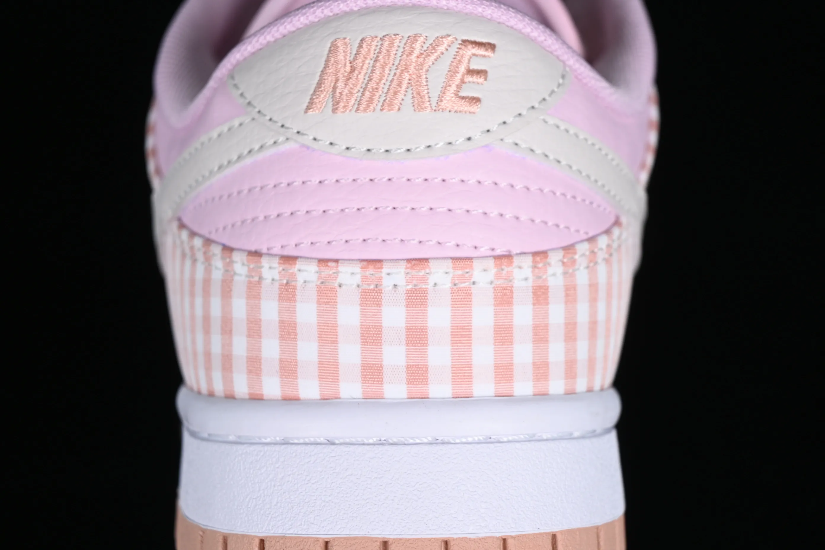 All categories Nk SB Dunk series Nk SB Dunk Low low-top sneakers Nk Dunk Low "Pink Gingham" pink seersucker color SB low-top casual sneakers FB9881-600